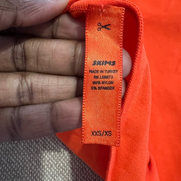 SKIMS essential bodysuit nwot - Picture 2 of 3